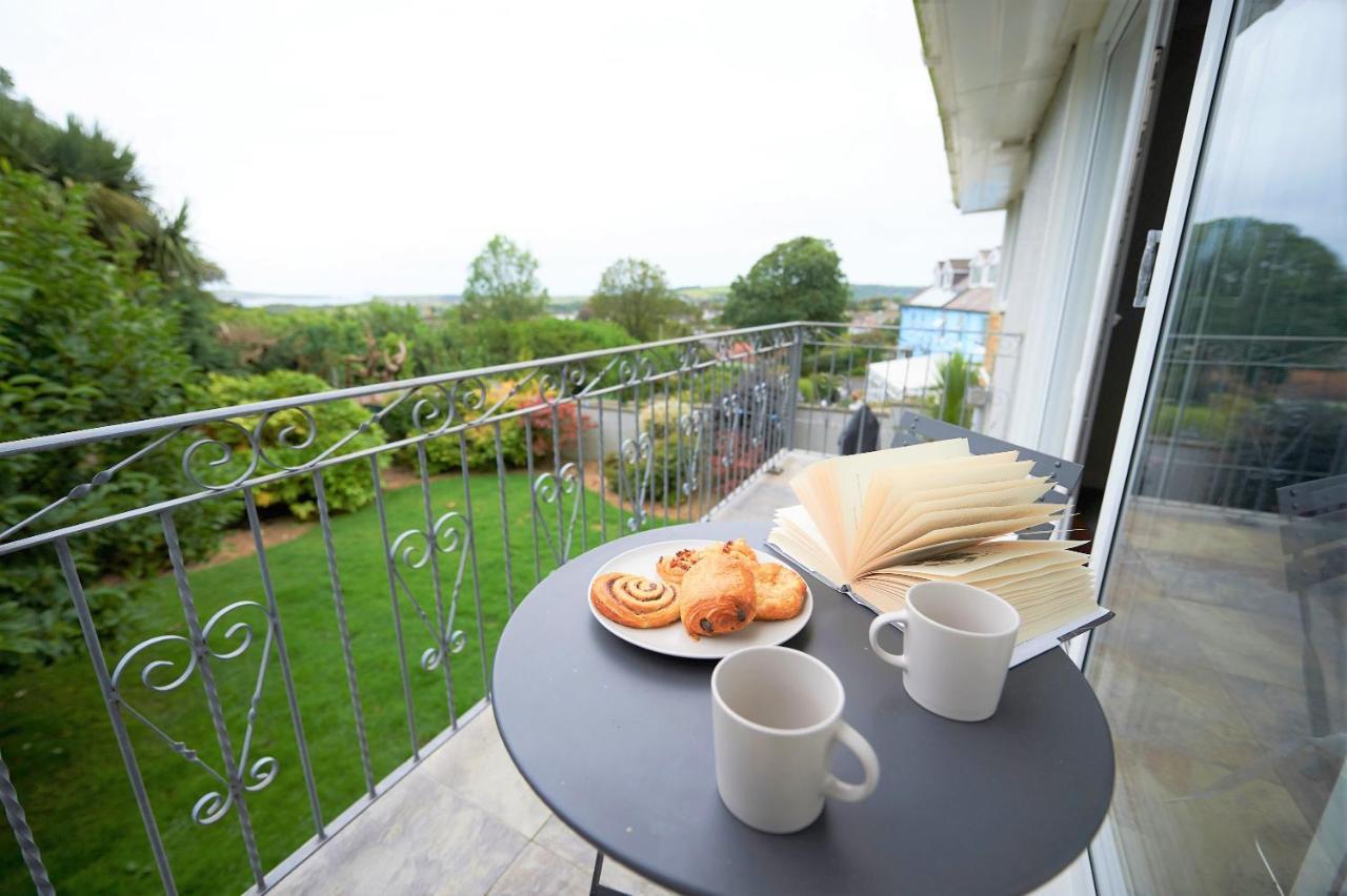 Sea Gem- Beautiful Family Home With Stunning Sea Views & Garden Tenby Exteriör bild